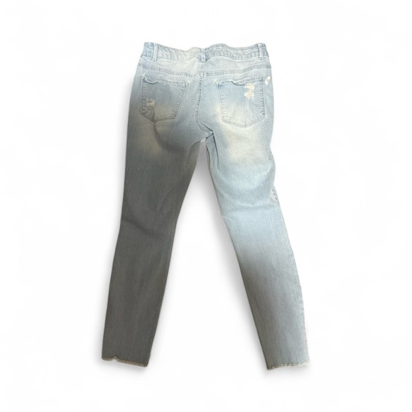 NWOT D.J Light Blue Distressed Jeans - Picture 1 of 2